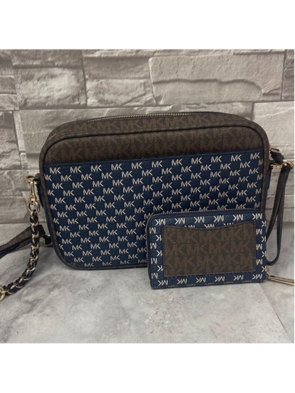 Michael Kors Charm Camera Crossbody & Matching Wallet Set Navy/Brown Logo - Picture 6 of 16